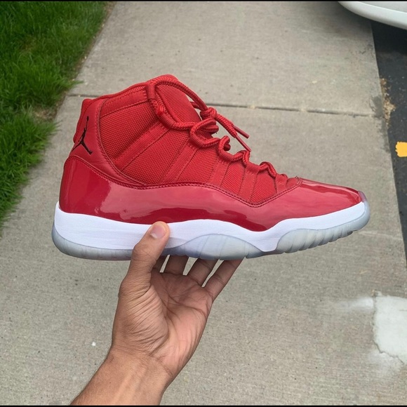 gym red jordan 11s